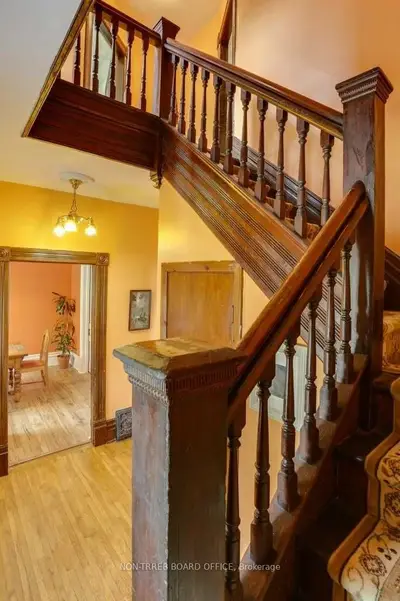 126 King Street W, Ingersoll, On N5c 2j6