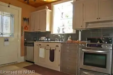 9 Hope Street S, Port Hope, ON L1A 2M7
