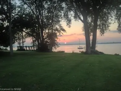 2456 County Road 3, Prince Edward County, On K0k 1l0
