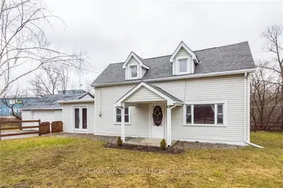 14 Crofton Road, Prince Edward County, On K0k 1a0
