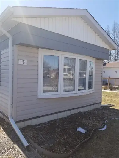 15 ORIOLE Lane, Quinte West, ON K8N 4Z3