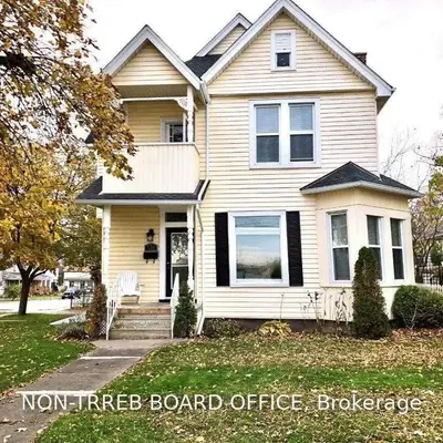 136 West Street, Port Colborne, ON L3K 4E1