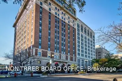 Condo Apartment in Hamilton
