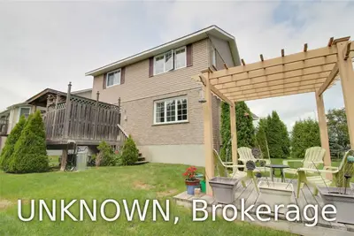 2 Bayridge Court, Out of Area, ON P3B 0B2