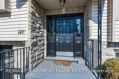 749 Hiawatha Boulevard, Hamilton, ON L9G 3A8