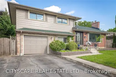 15 SILVERDALE Crescent, London South, ON N5Z 4A5