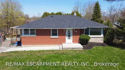 28 Renfrew Street E, Haldimand, ON N3W 1E8