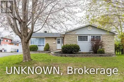 54 LARGO Crescent, Meadowlands - Crestview and Area, ON K2G 3C7