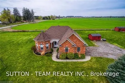 5 Falkland Road, Brant, On N0j 1v0