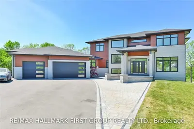 25 Old Stone Road, Prince Edward County, On K0k 1l0