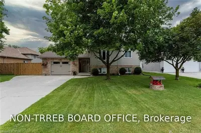 Detached in Minto