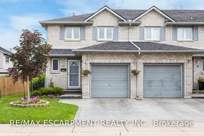 1 Royalwood Court 63, Hamilton, ON L83 4Y1