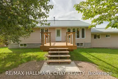 24 Richards Road, Papineau-cameron, On P0h 1v0