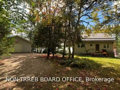 2426 Papineau Lake Road, Hastings Highlands, On K0l 2r0