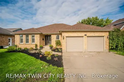 10 Country Creek Drive, Wilmot, ON N3A 2V2