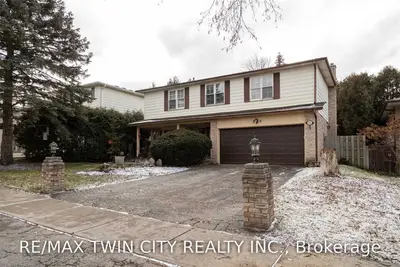 25 King's Hill Lane, Brantford, ON N3T 6A3