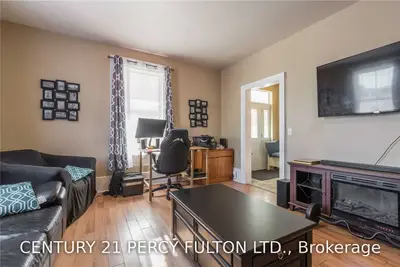 10 MOIRA Street W, Belleville, ON K8P 1R9