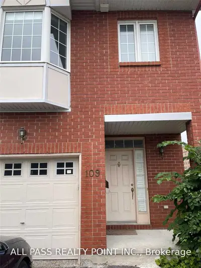 109 Tall Oak Private Point, Alta Vista and Area, ON K1G 6T3