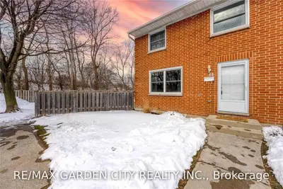 295 Edgewood Street 48, Sarnia, ON N7S 5A6