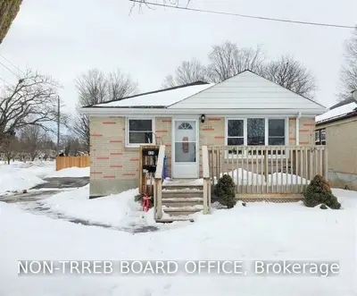 828 Nicholls Street, Peterborough, On K9h 5t8