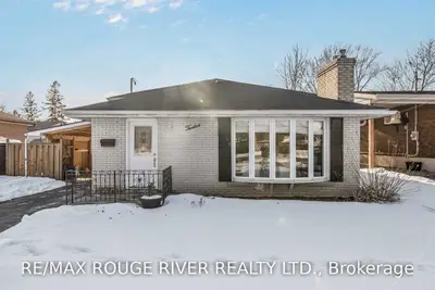 12 Plaza Sq Square, Belleville, ON K8N 4J3