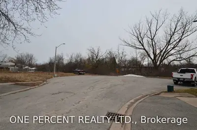 29 OAKWOOD Avenue, St. Catharines, ON L2P 1L3