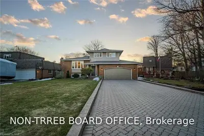 2547 DORCHESTER Road, Niagara Falls, ON L2J 2Y9
