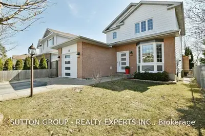 78 Forestview Crescent, Bells Corners and South to Fallowfield, ON K2H 9P5