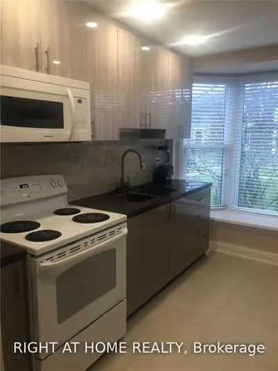 52 Aurbour Glen Crescent 52, London East, ON N5Y 1Z9