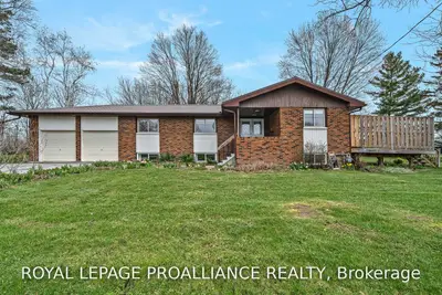 32 COUNTRY CLUB Drive, Quinte West, ON K8R 1B5