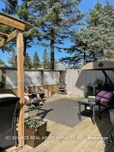 12 Castlegreen Pvt, Hunt Club - South Keys and Area, ON K1T 3N4