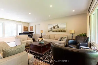 452 Goveneors Road, Brantford, ON N3L 3E1