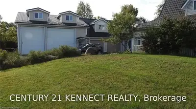 20397 LOYALIST Parkway, Prince Edward County, ON K0K 1T0