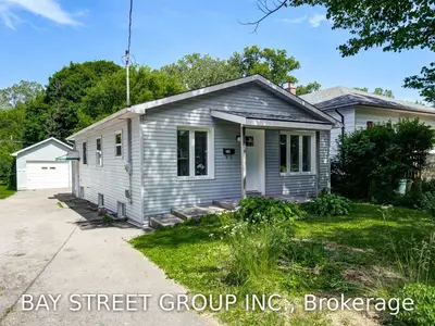 210 Emerson Avenue N, London South, ON N5Z 3L8