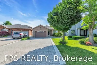 11 Bolzano Court, Hamilton, ON L8W 3W7