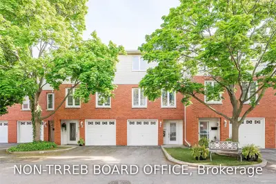 130 Livingtston Avenue 4, Grimsby, ON L3M 4W5