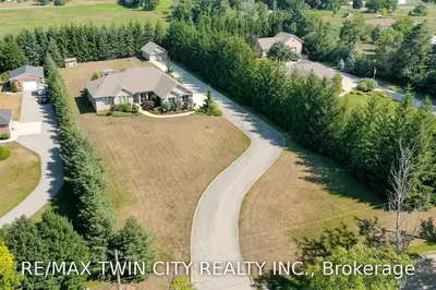 621 Brant-Waterloo Road, North Dumfries, ON N0B 1E0