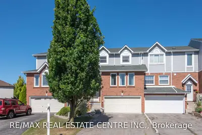 52 Fairgreen Close, Cambridge, ON N1T 1T8