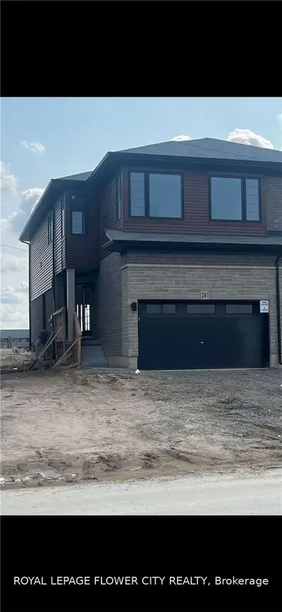 207 Longboat Run W, Brantford, ON N3T 0T2