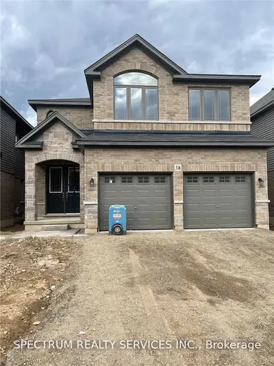 38 Whitton Drive, Brantford, ON N3T 0T8