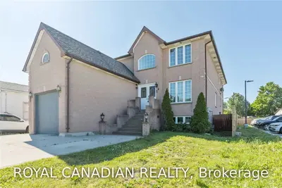 34 English Street #lower, Strathroy-Caradoc, ON N7G 1L4