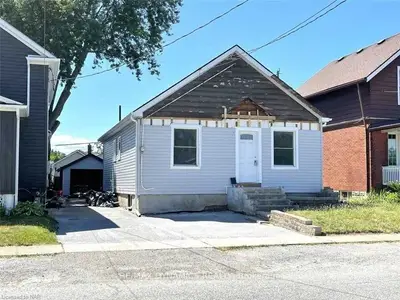 27 Chelsea Street, St. Catharines, On L2p 3b7