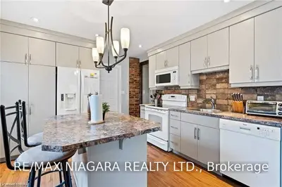 17 Wellington Street, St. Catharines, On L2r 5p7
