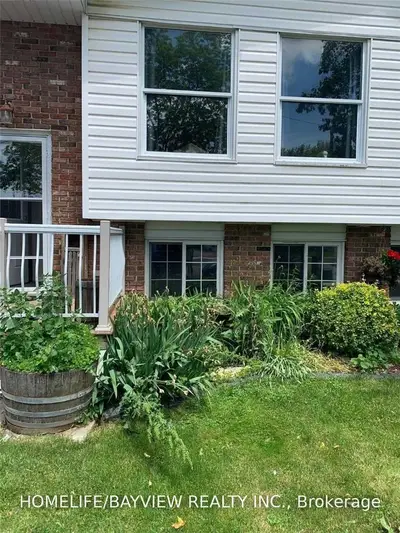 74 Barrington Drive Lower, Welland, ON L3C 5Z9