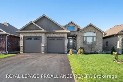 13 BLOSSOM Court, Quinte West, ON K8V 0E8