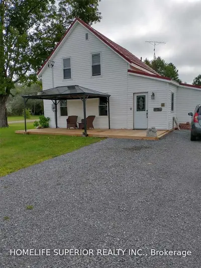 52 Edward Street, Addington Highlands, On K0h 1p0