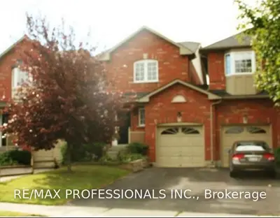 90 Huntingwood Avenue, Hamilton, ON L9H 7M8