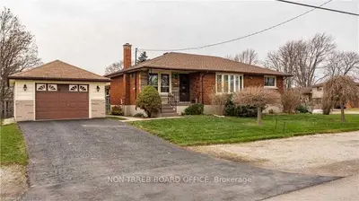 218 Hampton Avenue, Port Colborne, On L3k 5s6
