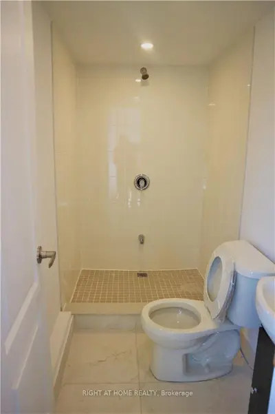 11 Denistoun (Lower) Street 4B, Welland, ON L3C 0H6