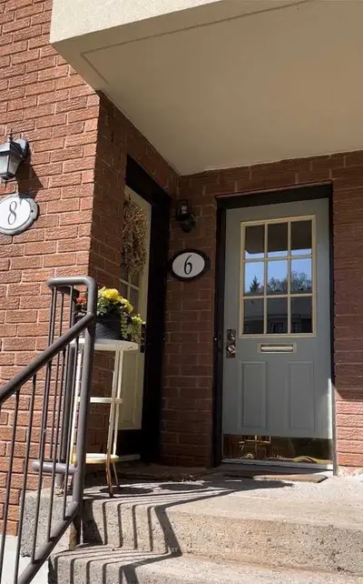 8 Crispin Pvt, Manor Park - Cardinal Glen and Area, ON K1K 2T8